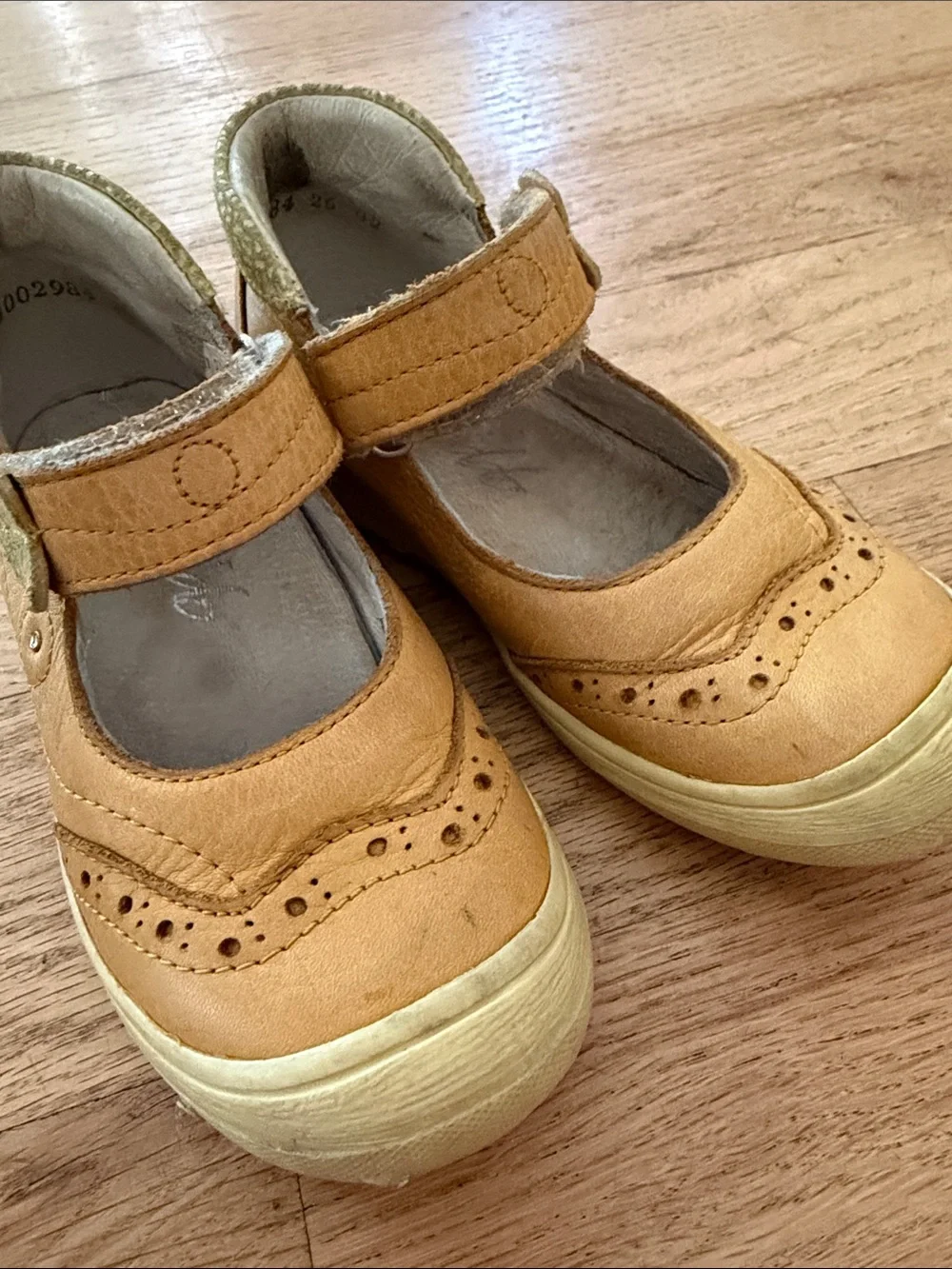 FRODDO Yellow Mary Jane Shoes with Strap little girls Size EUR 26